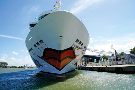 Die Rostocker Kreuzfahrtreederei Aida Cruises lässt auf der Papenburger Meyer Werft zwei neue Schiffe bauen, die zu 100 Prozent mit Flüssiggas betrieben werden.
