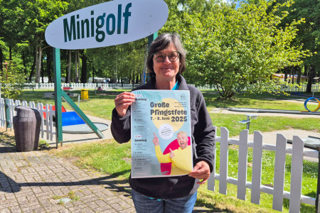 Der Camping- und Ferienpark Markgrafenheide startet an den bevorstehenden verlängerten Wochenenden so richtig durch. Eventmanagerin Heike Gütschow kümmert sich um die Himmelfahrtsparty am 29. Mai und die große Pfingstfete mit Ross Antony am 7. und 8. Juni.