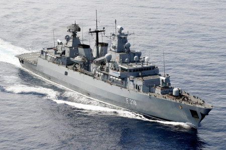 Die Fregatte "Mecklenburg-Vorpommern" in See.