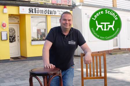 Auch André Kroboth von der Klönstuv beteiligt sich morgen an der Aktion „Leere Stühle“ vor dem Rostocker Rathaus.