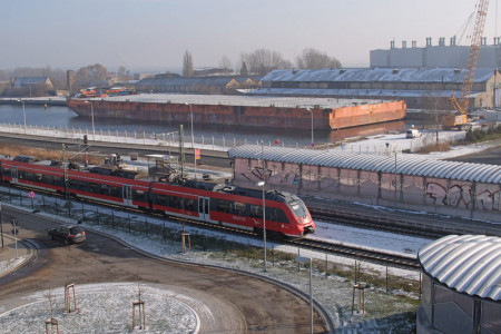 Vom 9. März bis 1. April wird die S-Bahnstrecke zwischen Marienehe und Warnemünde erneut gesperrt. Das SEV-Konzept wurde in diesem Zusammenhang überdacht und optimiert. 