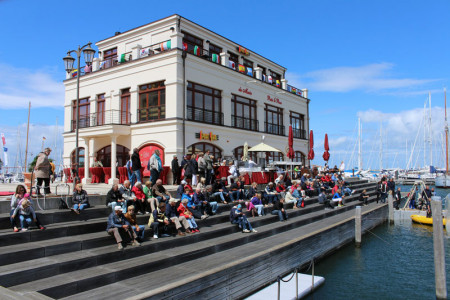 Die Yachthafenresidenz lädt am 15. Juli zum großen Hafenfest.