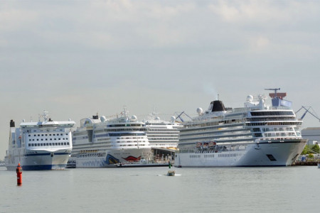 Luftverunreinigungen gibt es bedingt durch den Schiffsverkehr in Warnemünde das ganze Jahr über.