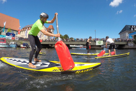 Geschubst, gefallen und gesplasht wurde reichlich beim SUP Rumble im Alten Strom Geschubst, gefallen und gesplasht wurde reichlich beim SUP Rumble im Alten Strom