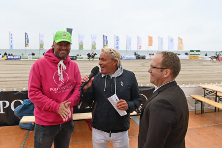 Eröffneten heute die Polar Twist Beach Polo World Masters Warnemünde: Matthias Ludwig, Alexander Schwarz und Ulf Riedel von der Tourismuszentrale (v.l.).