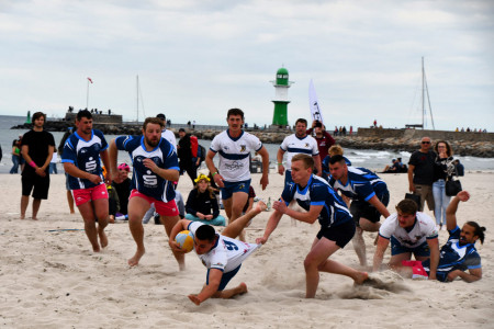 Viel Action im Strand boten die Rugby-Spieler.//Foto: Katrin Heidemann