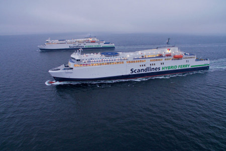 Viel Platz für Skandinavienreisende: Scandlines neue Hybridfähren „Berlin“ und „Copenhagen“ im regulären Fährbetrieb.