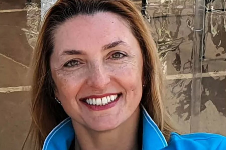 Erfolgreich auf allen Kursen: Pinar Co?kuner Genç bringt ihre internationale Segelkompetenz nach Warnemünde und übernimmt zur 88. Warnemünder Woche das Ruder der Gesamtwettfahrtleitung.//Foto: Privat