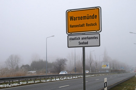 Das Prädikat "Staatlich anerkanntes Seebad" ist bislang nur auf dem Ortseingangsschild von Warnemünde ersichtlich.