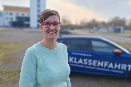Anne Scholz, Leiterin der Warnem&uuml;nder Jugendherberge, sorgt mit Organisationstalent, Erfahrung und viel Herzblut daf&uuml;r, dass sich Schulklassen, Gruppen und Familien an der Ostsee willkommen f&uuml;hlen.//Foto: DJH MV