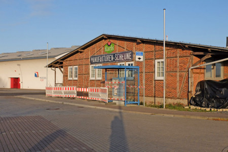 Der alte Zwiebelschuppen, derzeit von Karls als "Manufakturen-Scheune" genutzt, soll rückgebaut werden. Alle dafür notwenigen Genehmigungen liegen vor.