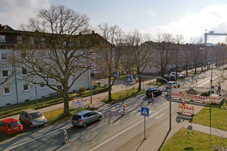 Der Ausbau des Fernwärmenetzes in Warnemünde ist hier in der Richard-Wagner-Straße gut zu beobachten. Zum Jahresende sollen die Bauarbeiten abgeschlossen sein. Bis dahin wird von den Verkehrsteilnehmern viel Geduld abverlangt.