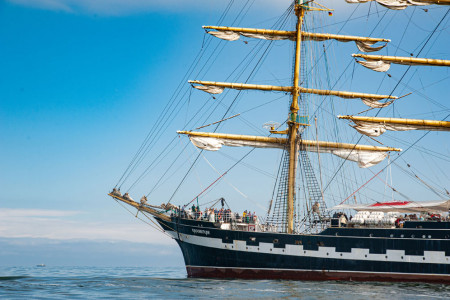 Auch die Viermastbark "Kruzenshtern" ist bei der 29. Hanse Sail dabei und hat ihren Liegeplatz in Warnem&uuml;nde.