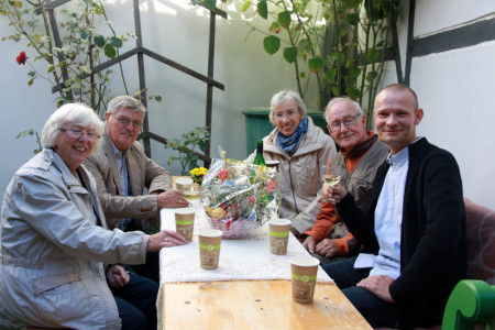 Karin Sauck, Hans Pochmann, Katrin Möller, Jürgen Sippel und Dirk Sandner (v.l.) hatten herrliches Wetter bestellt und brachten gute Laune mit.