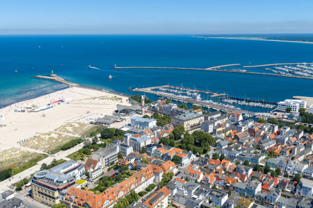 Warnem&uuml;nde soll auch k&uuml;nftig ein lebendiger Ort zum Wohnen und Urlaubmachen bleiben. Die Stadt Rostock will daher das Dauerwohnen besser vor der Umwandlung in Ferienwohnungen sch&uuml;tzen.//Foto: Taslair