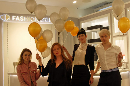 Sie sind Ansprechpartner für die modebewusste Kundschaft in der Fashion.Zone Warnemünde: Nina Moldaschl, Jasmin Bossow, Jana Ganschow und Philipp Boldt (v.l.)