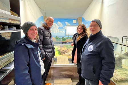 Trafen sich zur Spendenübergabe im Tierheim Schalge (v.l.n.r.): Denise Lobeck, Dietmar Karl, Christin Püngel und Norbert Schlösser. Trafen sich zur Spendenübergabe im Tierheim Schalge (v.l.n.r.): Denise Lobeck, Dietmar Karl, Christin Püngel und Norbert Schlösser.