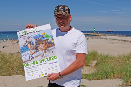 Der Warnemünder Unternehmer Matthias Ludwig freut sich, dass das 9. Polar Twist Beach Polo World Masters by BerlinMed Anfang September doch noch stattfinden darf.