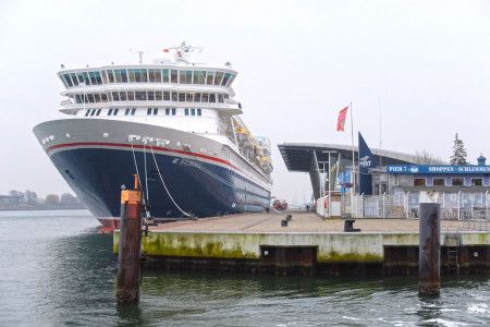 Die britische "Balmoral" ist die letzte im Bunde. Mit ihrem heutigen Besuch ist die Kreuzfahrtsaison 2019 in Warnemünde tatsächlich beendet.
