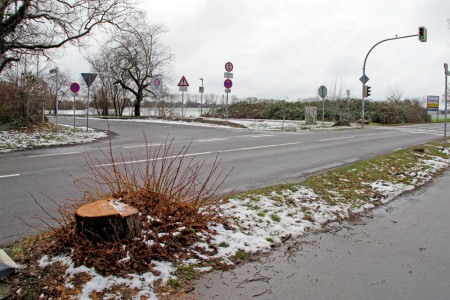 Tabula rasa in der Parkstraße, Einmündung Groß Kleiner Weg: Hier soll der vorhandene Gehweg verbreitert und als gemeinsamer Geh- und Radweg entlang der Parkstraße bis „Weststrand“ verlängert werden.