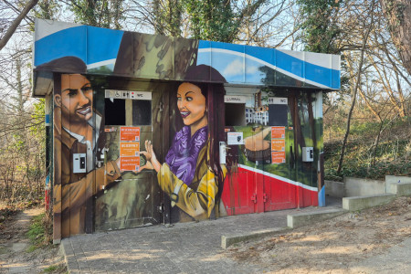 Die zerstörte WC-Anlage in der Warnemünder Parkstraße wird übergangsweise durch eine Containerlösung ersetzt. Die zerstörte WC-Anlage in der Warnemünder Parkstraße wird übergangsweise durch eine Containerlösung ersetzt.