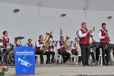 Das Blasorchester der Hansestadt Rostock ist am 16. Juli mit einem Konzert im Warnemünder Kurhausgarten zu Gast.