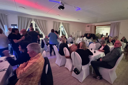 Tanzlaune statt Petri Heil: Die Mitglieder des Warnemünder Anglervereins feierten ihren Ball bis in die frühen Morgenstunden.//Foto: Uwe Kleinhans