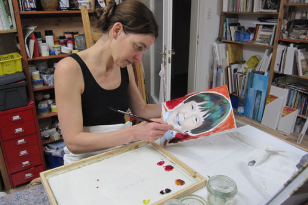 Auch die Warnemünder Künstlerin Theresa Fritz öffnet ihr Atelier im Strandweg 6 für Kunst offen.