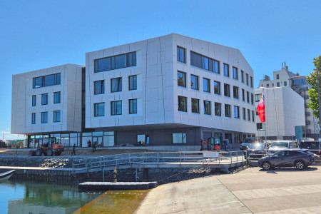 Am Donnerstag, 12. Juni, zwischen 14 und 18 Uhr lädt der Landessportbund M-V interessierte Bürgerinnen und Bürger zum Tag der offenen Tür in der neuen Sportschule Warnemünde auf der Mittelmole.