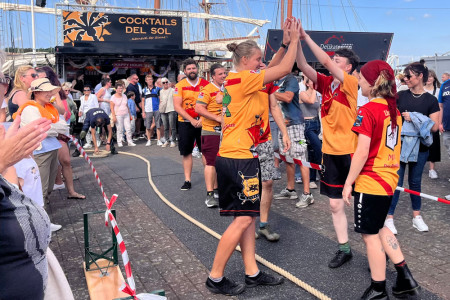 Bereits im vergangenen Jahr haben Teams am Stadthafen vor zahlreichen Schaulustigen um den Sieg beim Tauzieh-Turnier gekämpft.//Foto: TZRW/ Clara Tumovec