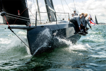 Perfektes Timing bewies die "Pure" zum Start in die Langstreckenregatta Rund Bornholm.//Foto: Pepe Hartmann