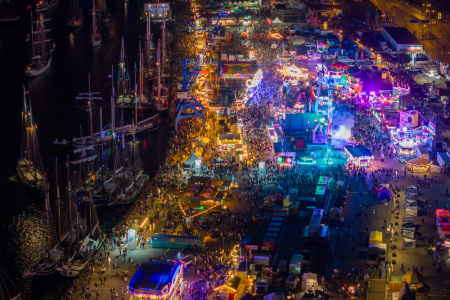 Am Stadthafen in Rostock werden zur Hanse Sail viele tausend Menschen erwartet.//Foto: TZRW/ Taslair Am Stadthafen in Rostock werden zur Hanse Sail viele tausend Menschen erwartet.//Foto: TZRW/ Taslair