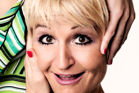 Die Entertainerin und Autorin Annette Kruhl liest aus "Tausche Ex gegen Sex" im Café Ringelnatz Warnemünde.