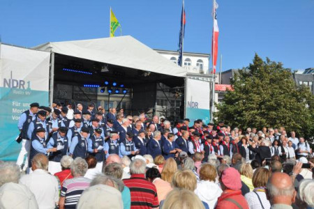 H&ouml;hepunkt der Gesangsveranstaltung war auch in diesem Jahr das gemeinsame Abschlusssingen aller beteiligten Ch&ouml;re des Shantytreffens.