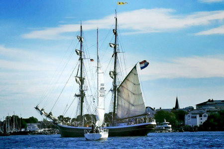 Neben der "Morgenster" sorgen am Wochenende noch andere Traditionssegler für Sail-Flair und laden zum Mitsegeln ein.