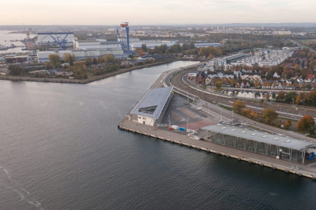 Die Pläne zur Neuausrichtung des alten Warnemünder Werftbeckens als maritimer Gewerbepark für nachhaltige Energietechnologien wurden im Ortsbeirat vorgestellt.//Foto (Archiv): Taslair