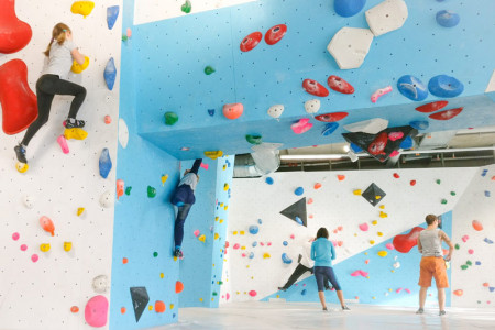 Das perfekte Urlaubsvergn&uuml;gen f&uuml;r die ganze Familie: Bouldern bei den Warnem&uuml;nder Felshelden