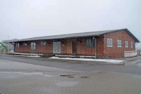 Der viel diskutierte Rückbau des Zwiebelschuppens am Cruise Center soll noch in dieser Woche beginnen. Die Hero als Betreiberin des Kreuzfahrthafens kommt den Warnemündern in vielerlei Hinsicht entgegen. Der vieldis