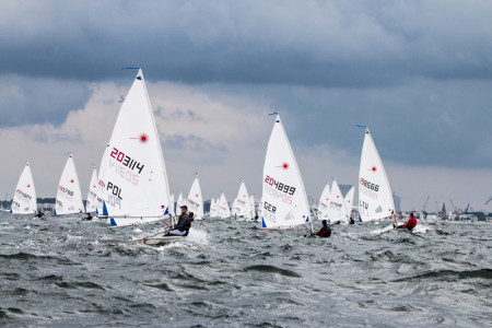 Die Laser segeln noch weitere drei Tage ihren Europa Cup. Die Laser segeln noch weitere drei Tage ihren Europa Cup.