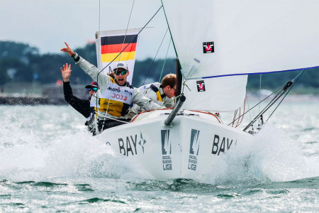 Champagner-Segeln vor Warnemünde. Die Sailing Champions League fand einen breiten Mix von Bedingungen vor.//Foto: sailing energy