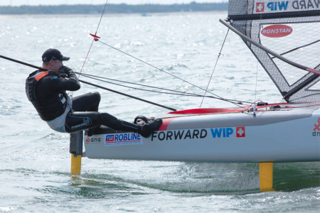 Der Australier Glenn Ashby ist America's Cup Gewinner und frischgebackener A-Cat Europameister vor Warnem&uuml;nde.