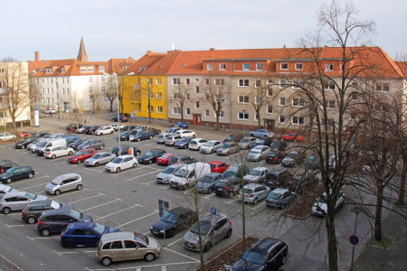 Hier Am Markt in Warnemünde könnte schon bald eine Tiefgarage mit Platz für 200 PKW entstehen. 