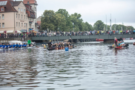 Gelungene Rennen gab es beim 27. Drachenbootfestival.//Foto: Pepe Hartmann