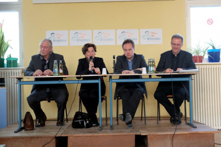 Im Podium des Ortsgespräches saßen Dr. Wolfgang Nitzsche, Karina Jens, Holger Matthäus und Prof. Jörg Knieling.