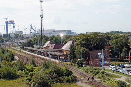 Zum geplanten Umbau des Personenbahnhofs Warnemünde findet morgen eine Infoveranstaltung statt.