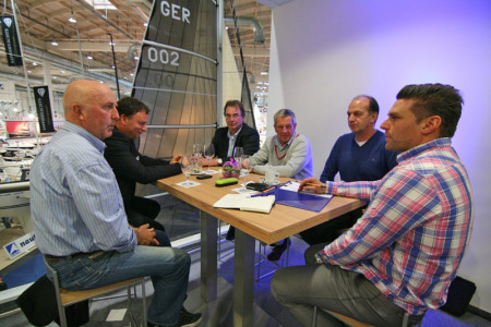 Vertreter des Warnemünder Segel-Clubs und der Hansestadt Rostock feilen gemeinschaftlich an der 78. WARNEMÜNDER WOCHE und nutzen dafür die gemeinsame Zeit auf der hanseboot in Hamburg. Vertreter des Warnemünder Segel-Clubs und der Hansestadt Rostock feilen gemeinschaftlich an der 78. WARNEMÜNDER WOCHE und nutzen dafür die gemeinsame Zeit auf der hanseboot in Hamburg.