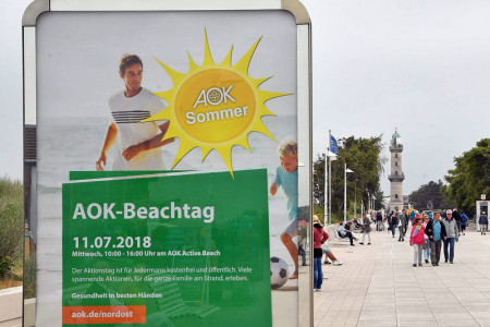 Spa&szlig; f&uuml;r Jedermann: Beim AOK-Beachtag in Warnem&uuml;nde am 11. Juli gibt es viele Stationen f&uuml;r alle Altersgruppen. Beliebte Strandsportarten stehen im Mittelpunkt und laden zum Mitmachen und Ausprobieren ein.