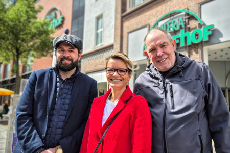 Der Koordinator des Aktionskreises Innenstadt Martin Koschar, die Leiterin des Hanse Sail Büros Bettina Fust und City Manager Dr. Peter Magdanz wollen im Rahmen der Hanse Sail die Innenstadt beleben.//Foto: TZRW/ Moritz Naumann
