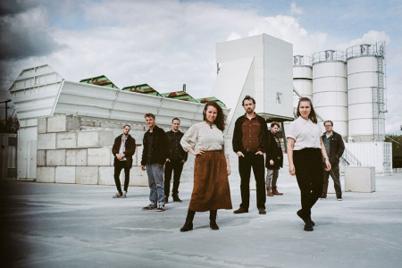 Die Lübecker Band Humming Bee ist am Sonntag, 13. Juli, zu Gast im Kurhausgarten Warnemünde.//Foto: Humming Bee