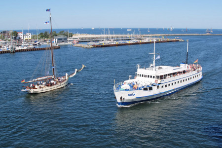 Die „MS Baltica“ verkehrt regelmäßig zwischen Warnemünde und Kühlungsborn. Heute havarierte das Fahrgastschiff wegen eines technischen Defekts.